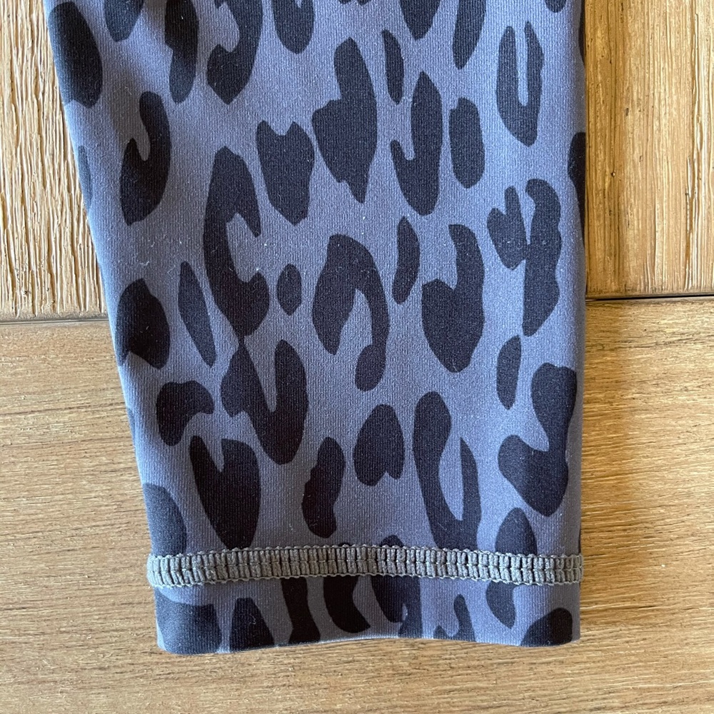 CARBON38
LEOPARD HIGH RISE FULL-LENGTH LEGGING - Picture 6 of 8